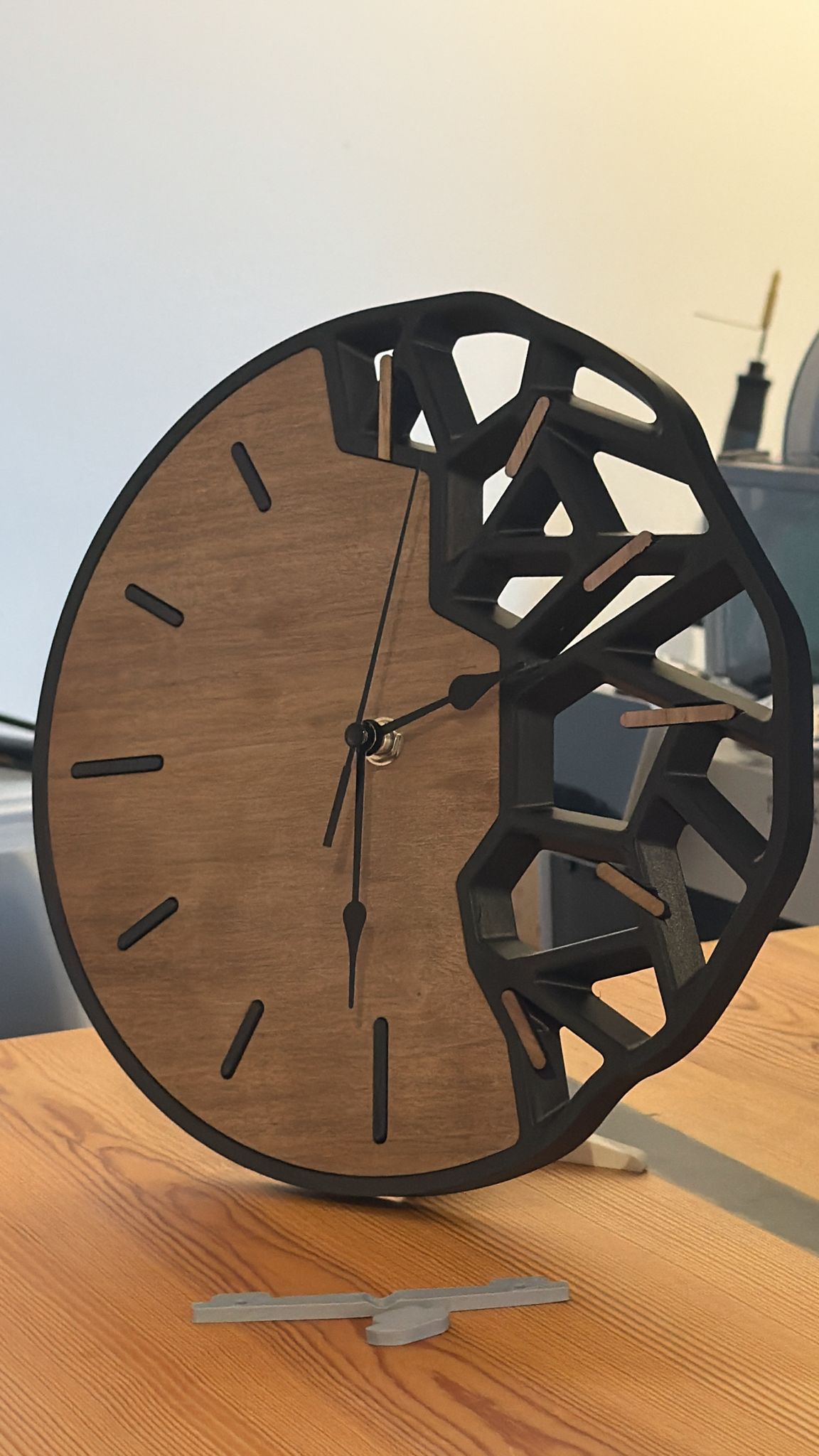 Uhr in Schwarz und Weiß